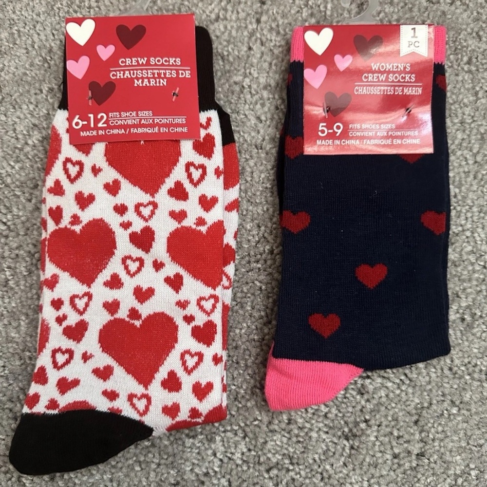 Heart Pattern Crew Socks - Red and Black
